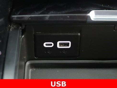 Used 2024 GMC Yukon XL Denali image 26