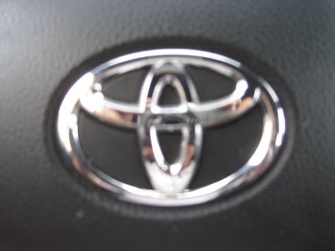 Used 2018 Toyota C-HR XLE FWD image 31