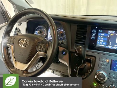 Used 2015 Toyota Sienna XLE image 21