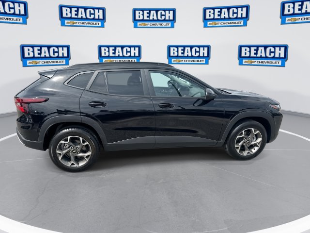 Used 2026 Chevrolet Trax LT FWD image 9