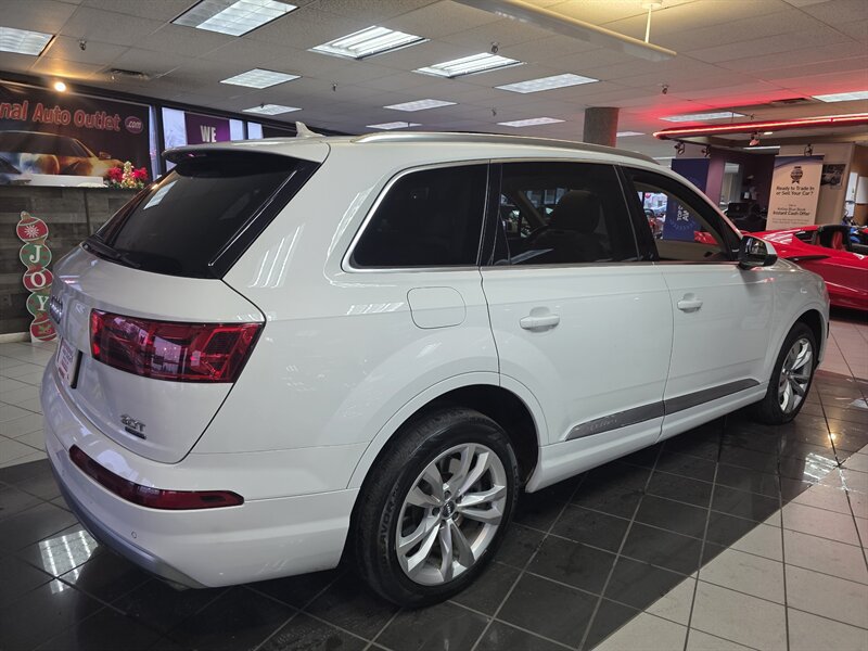 Used 2017 Audi Q7 3.0T Premium Plus w/ Premium Plus Package AWD/4WD image 6