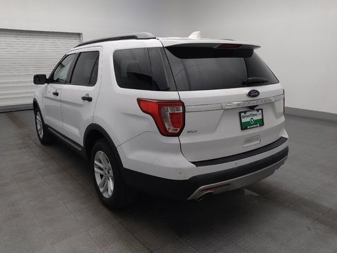 Used 2017 Ford Explorer XLT w/ Equipment Group 202A FWD image 5