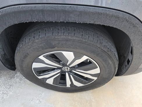 Used 2024 Volkswagen Atlas Cross Sport SE FWD image 5