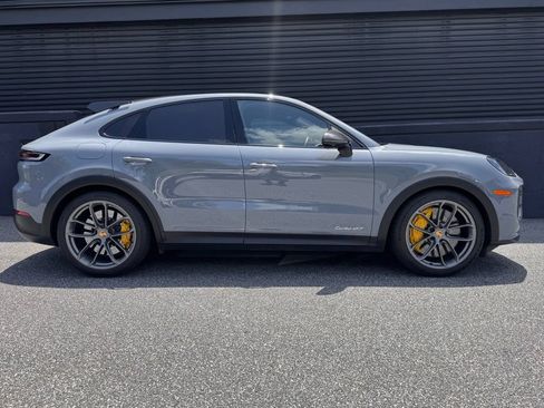 Certified 2024 Porsche Cayenne Turbo GT AWD/4WD image 10