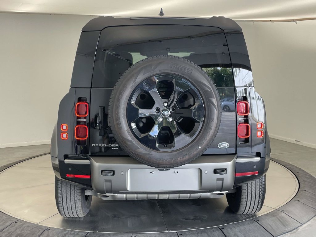 Used 2023 Land Rover Defender 110 X-Dynamic SE AWD/4WD image 7