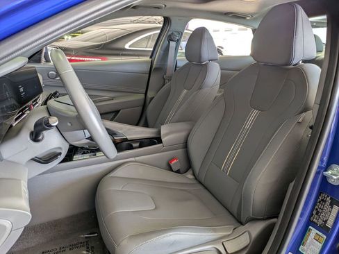 Used 2025 Hyundai Elantra SEL FWD image 23