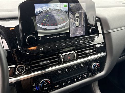 Used 2024 Nissan Pathfinder Platinum w/ Cargo Package image 21