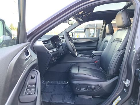 New 2025 Jeep Grand Cherokee Limited w/ Luxury Tech Group II AWD/4WD image 11