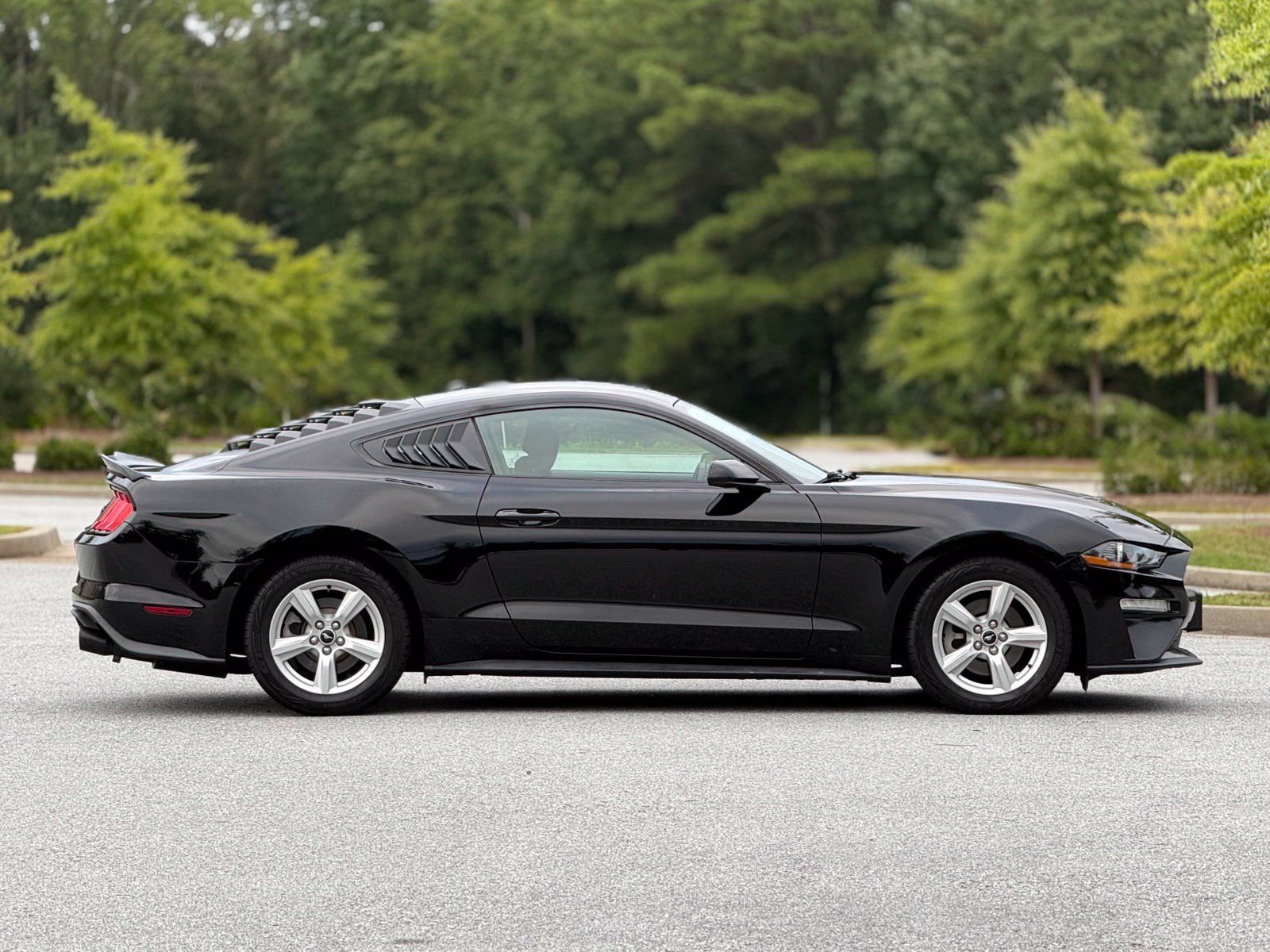 Used 2019 Ford Mustang Coupe RWD image 12