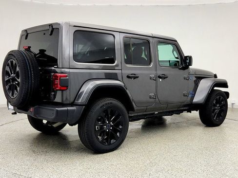 Used 2025 Jeep Wrangler Unlimited Sahara w/ Safety Group image 5