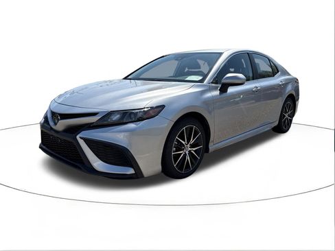 Used 2024 Toyota Camry SE image 7