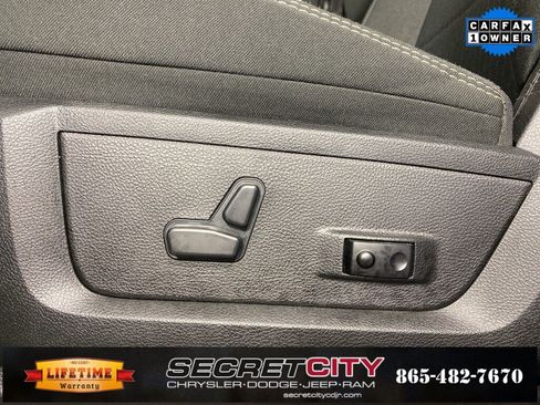 Used 2024 RAM 2500 Big Horn w/ Sport Appearance Package image 13