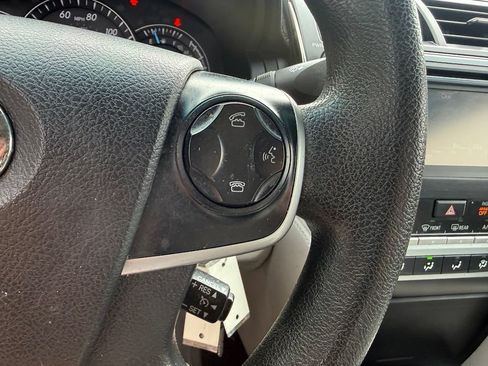 Used 2014 Toyota Camry LE FWD image 25
