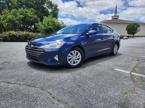 Used 2019 Hyundai Elantra SE FWD image 3