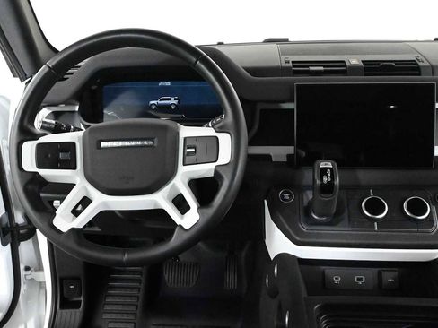 Used 2022 Land Rover Defender 110 X-Dynamic SE AWD/4WD image 3