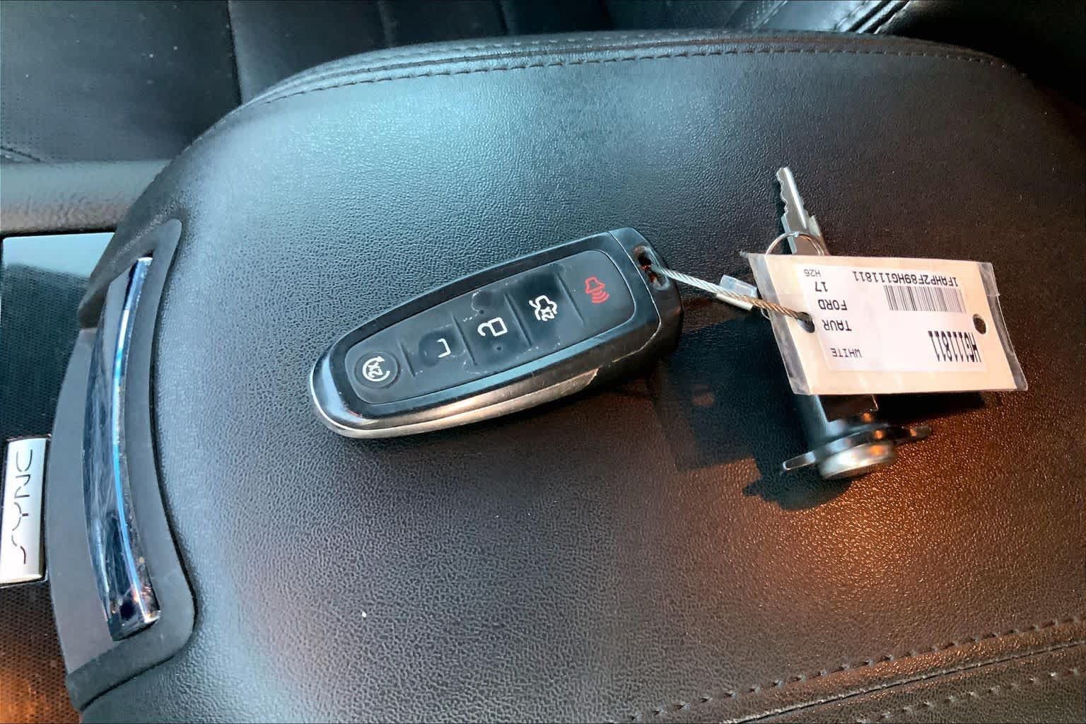 Used 2017 Ford Taurus Limited FWD image 13