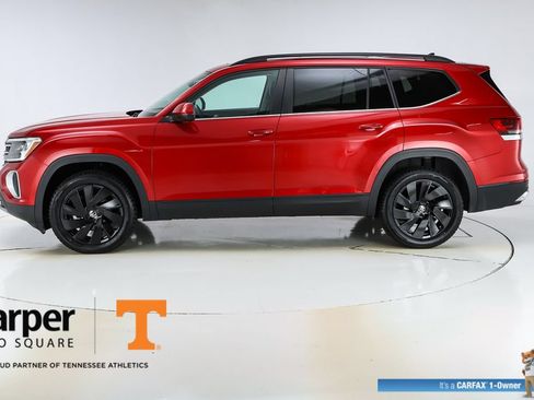 Used 2024 Volkswagen Atlas SE w/ Panoramic Sunroof Package FWD image 42