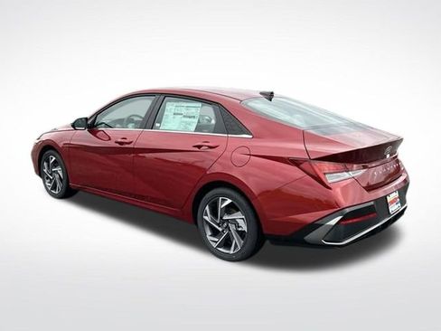 New 2025 Hyundai Elantra Limited FWD image 3