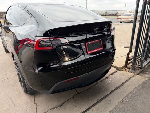 Used 2021 Tesla Model Y Long Range image 17