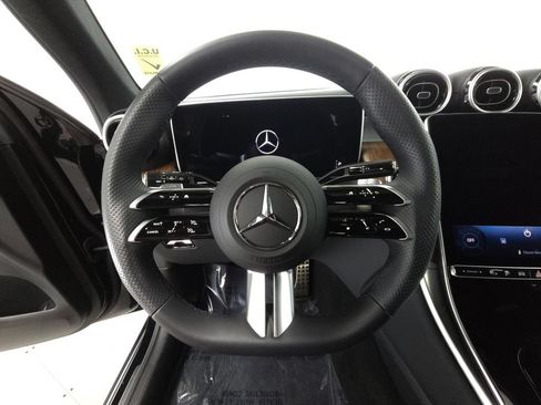 Used 2025 Mercedes-Benz GLC 350e 4MATIC image 11