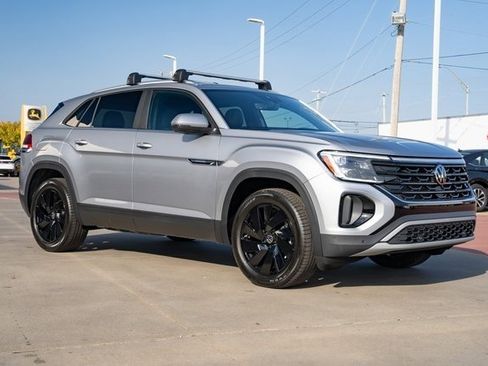 New 2026 Volkswagen Atlas Cross Sport SE FWD image 8