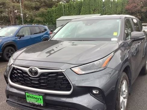 Certified 2024 Toyota Highlander LE AWD/4WD image 1