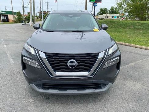 Used 2023 Nissan Rogue SV w/ SV Premium B Package FWD image 2