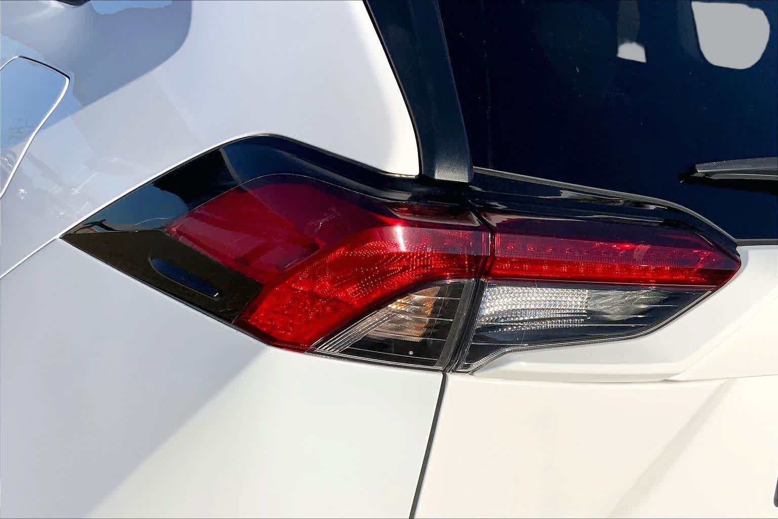 Used 2021 Toyota RAV4 LE FWD image 28