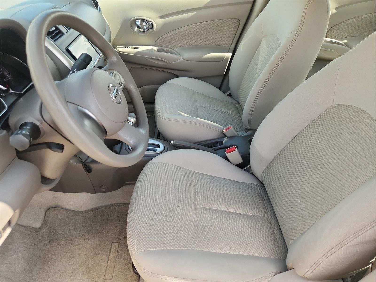 Used 2014 Nissan Versa SV FWD image 5