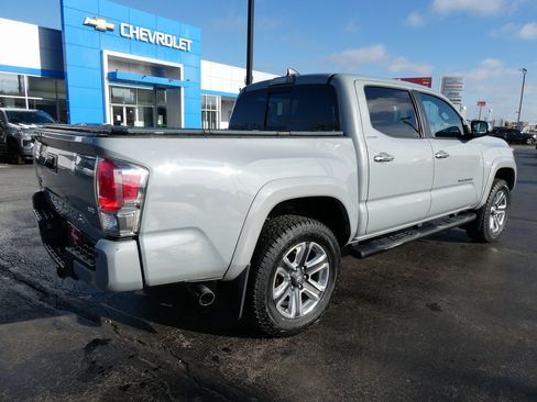 Used 2019 Toyota Tacoma Limited image 5