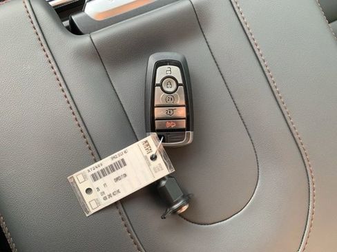 New 2025 Ford Expedition Active image 23