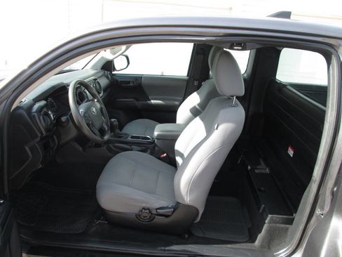 Used 2017 Toyota Tacoma SR5 image 15