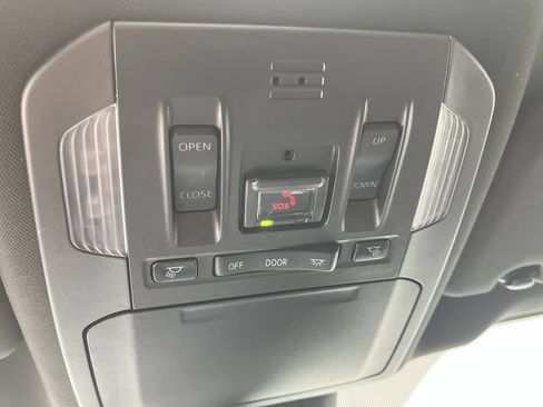 Used 2022 Toyota Highlander XSE AWD/4WD image 28