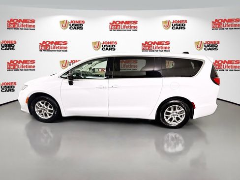 Used 2024 Chrysler Pacifica Touring-L image 14