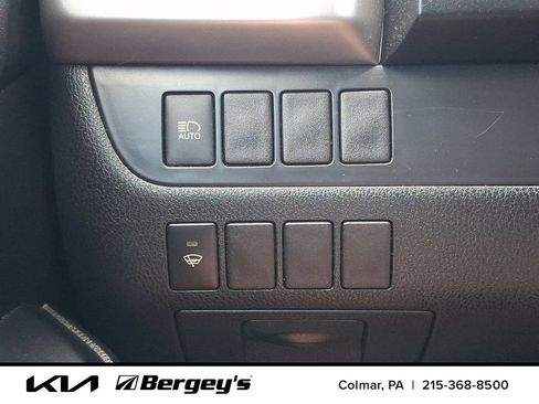 Used 2019 Toyota Highlander LE AWD/4WD image 24