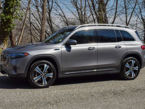 Used 2022 Mercedes-Benz EQB 350 4MATIC image 2