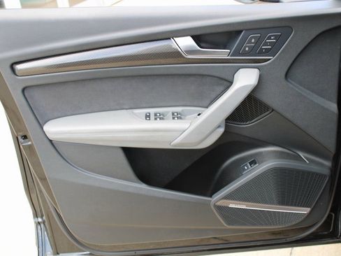 Used 2022 Audi SQ5 Premium Plus w/ Premium Plus Package image 9