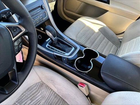 Used 2016 Ford Fusion SE image 15