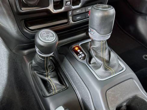 Used 2023 Jeep Wrangler Unlimited Sahara AWD/4WD image 20
