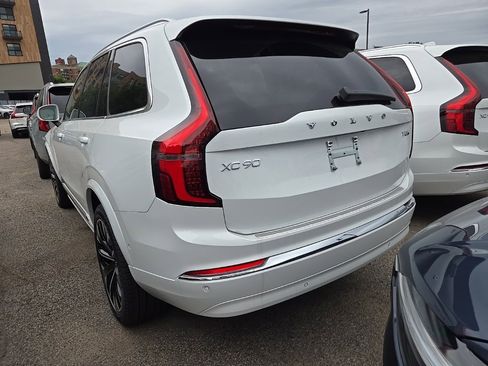 New 2026 Volvo XC90 T8 Plus image 5