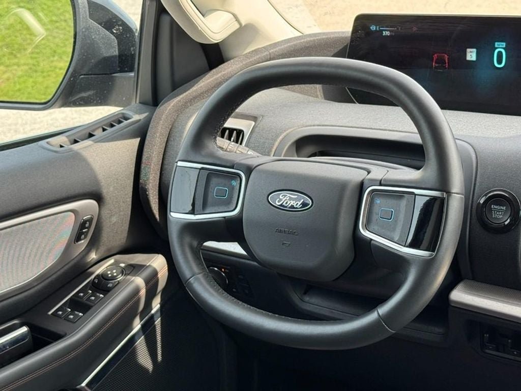 Used 2025 Ford Expedition Active AWD/4WD image 12