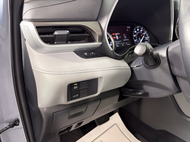 Used 2020 Toyota Highlander XLE AWD/4WD image 18