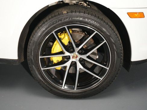 Used 2023 Porsche Macan AWD/4WD image 23