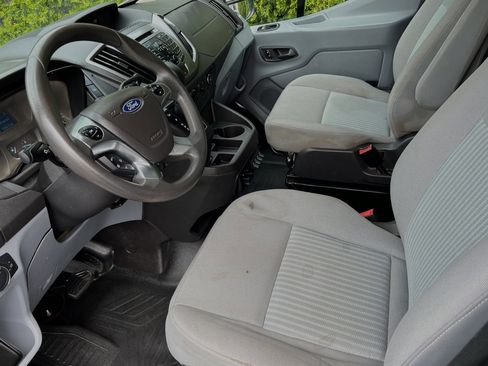 Used 2018 Ford Transit 150 XLT image 10