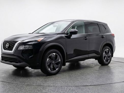 Used 2025 Nissan Rogue SV AWD/4WD image 3