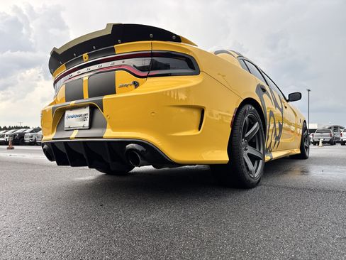 Used 2018 Dodge Charger SRT Hellcat RWD image 10