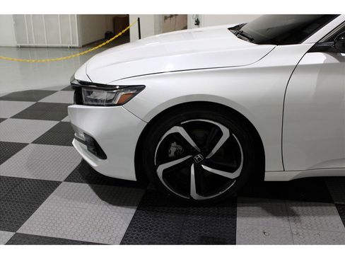 Used 2022 Honda Accord Sport image 9
