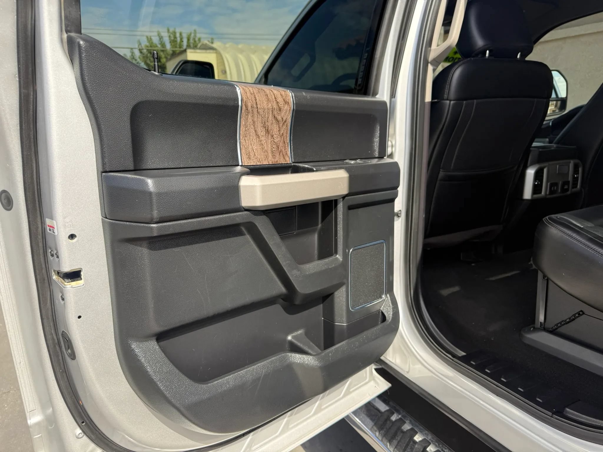 Used 2019 Ford F250 Lariat w/ Lariat Value Package AWD/4WD image 9