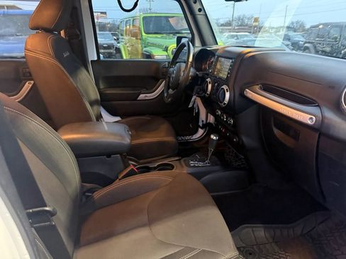 Used 2016 Jeep Wrangler Unlimited Sahara w/ Connectivity Group image 14