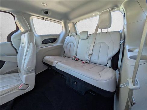 Used 2018 Chrysler Pacifica Touring-L Plus w/ Advanced Safetytec Group image 18